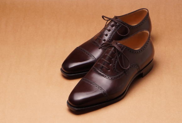 mahogany shoes with navy suit